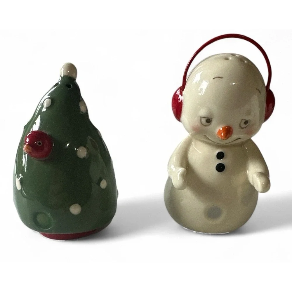 Dept56 Magnetic Christmas Tree with Red Bird and Snowman Salt and Pepper Shakers